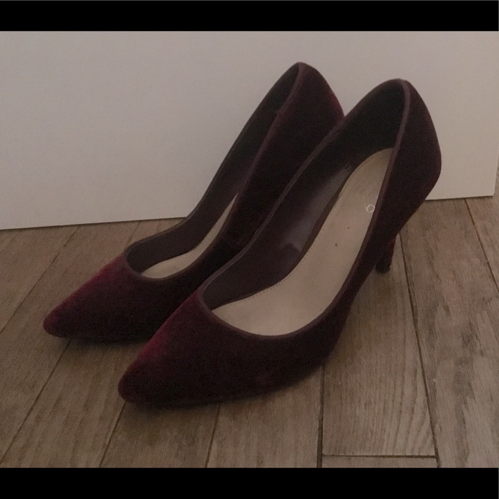 Apt 6 sexy velour burgundy heels size 6